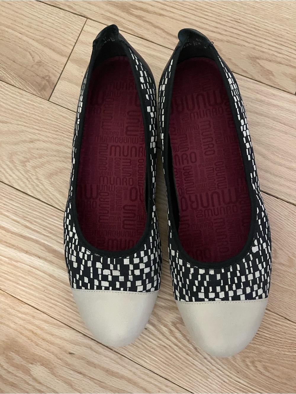 Munro Henlee Ballet Flats Black & White Patterned Cream Leather Toe